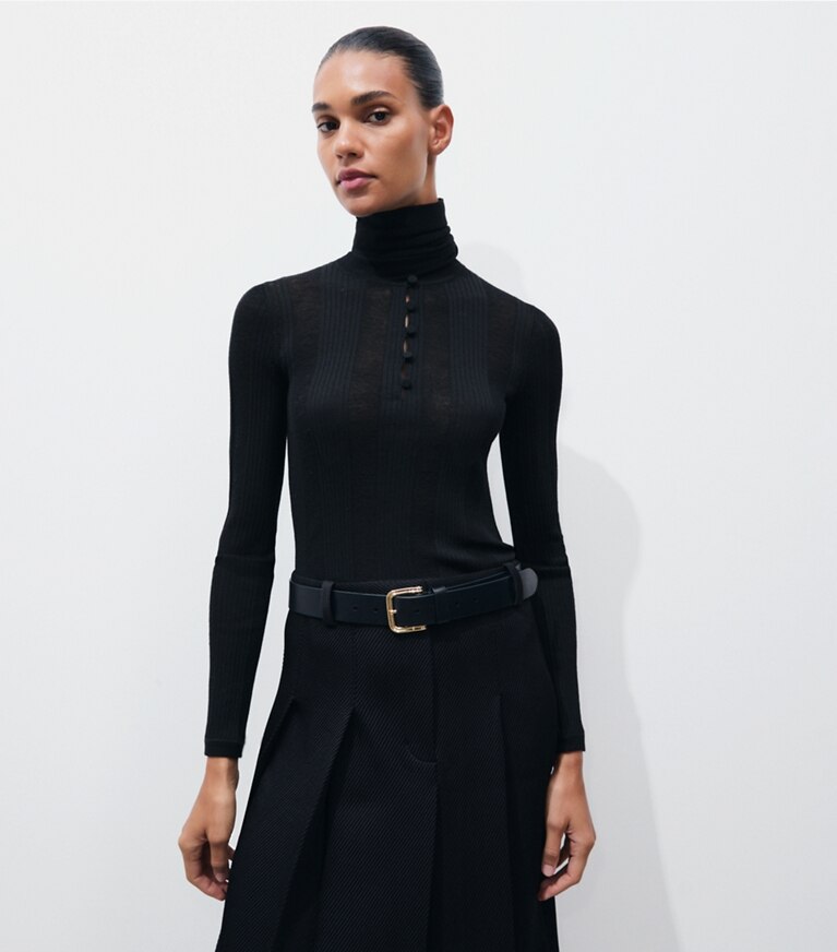 Tory Burch designer sweaters Pull côtelé fin col foulard in Black on model detail