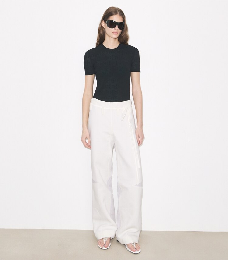 Tory Burch designer sweaters Pull en jacquard T Monogram in Black sur mannequin, devant