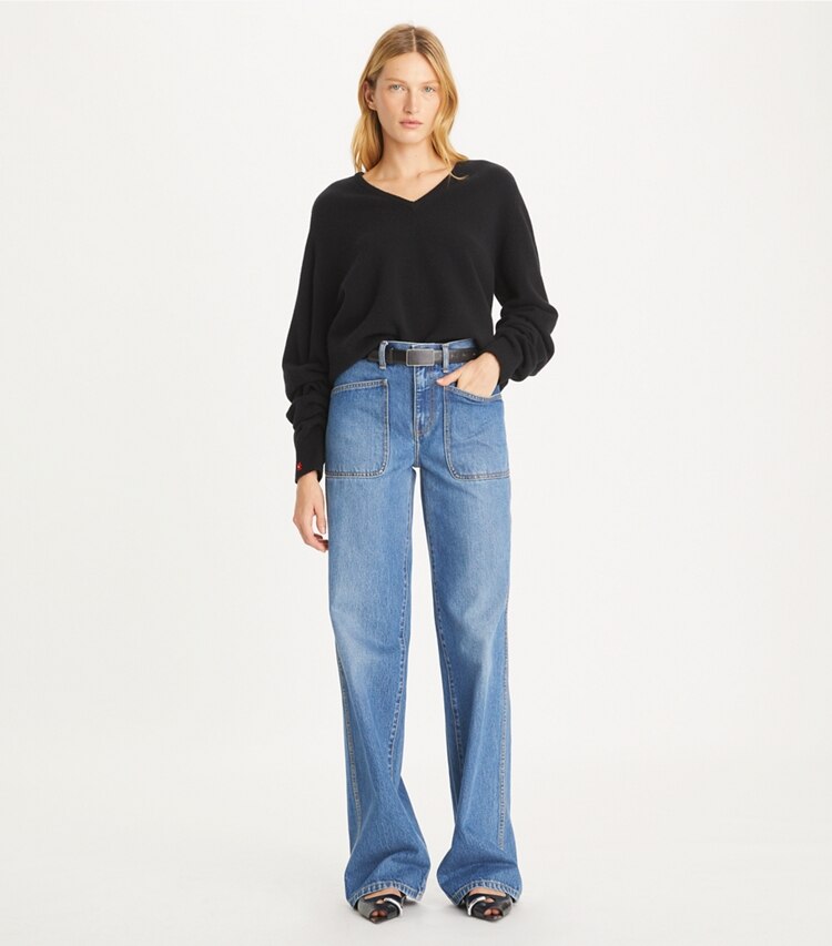 Tory Burch designer sweaters Pull en laine à col V in Black sur mannequin, devant