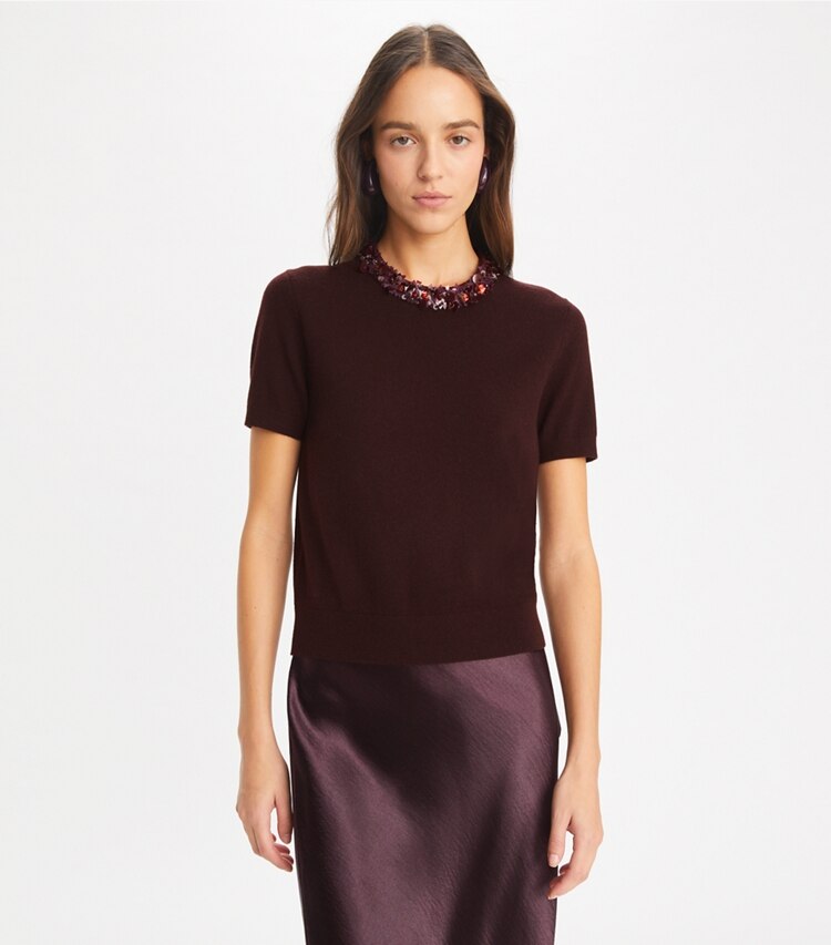 Tory Burch designer sweaters Pull en laine à manches courtes orné de sequins in Dark Winterberry on model detail