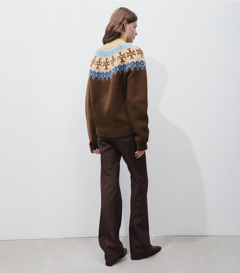 Tory Burch designer sweaters Pull en laine à motif Fair Isle in Chocolate Fairisle on model back