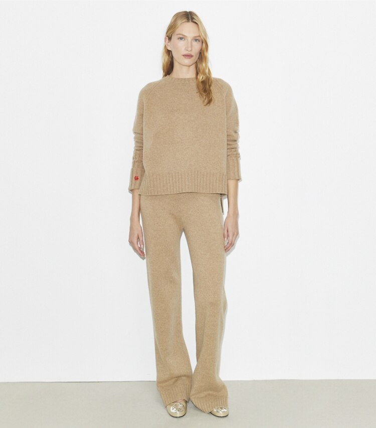 Tory Burch designer sweaters Pull en mérinos in Melange Oatmeal sur mannequin, devant
