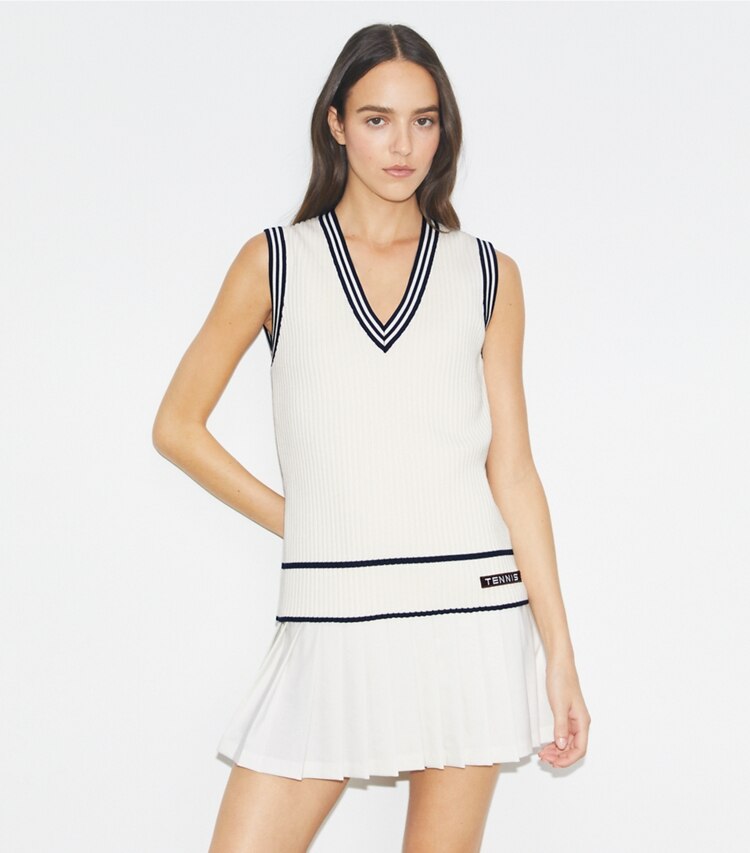 Tory Sport designer sweaters Pull sans manches Tennis en viscose in Snow White on model detail