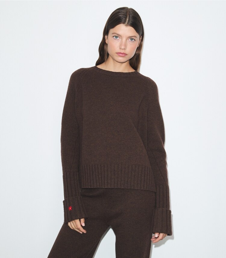 Tory Burch designer strickware Pullover aus Merinowolle in Dark Roast on model detail