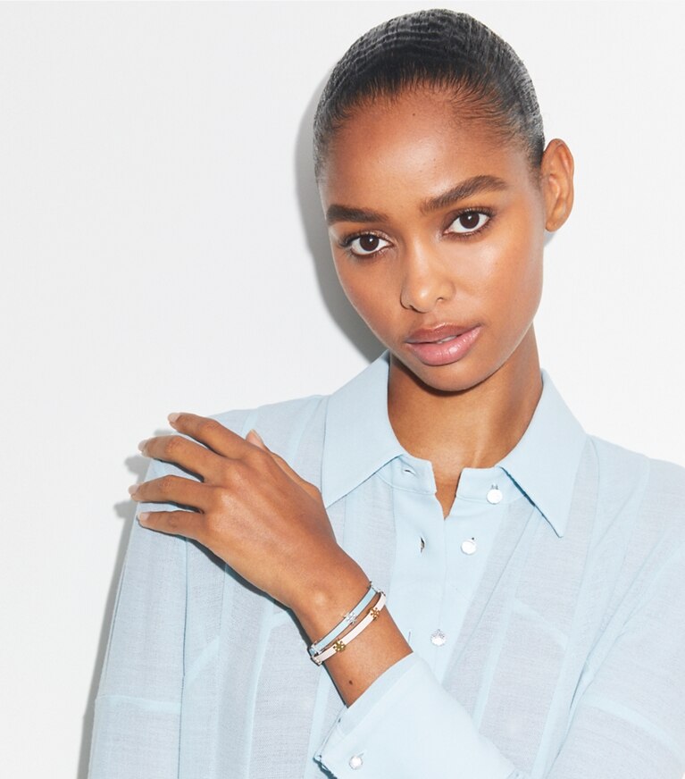 Tory Burch diseñador pulseras Pulsera Icon Bio en Tory Gold / Classic Chestnut accesorio en modelo