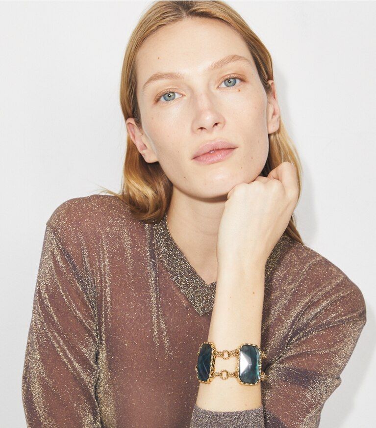 Tory Burch diseñador pulseras Pulsera Runway Swirl en GOLD / Blue accesorio en modelo