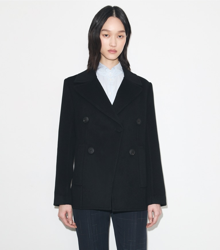 Tory Burch designer コート リラックス ツイル ジャケット in Black on model detail