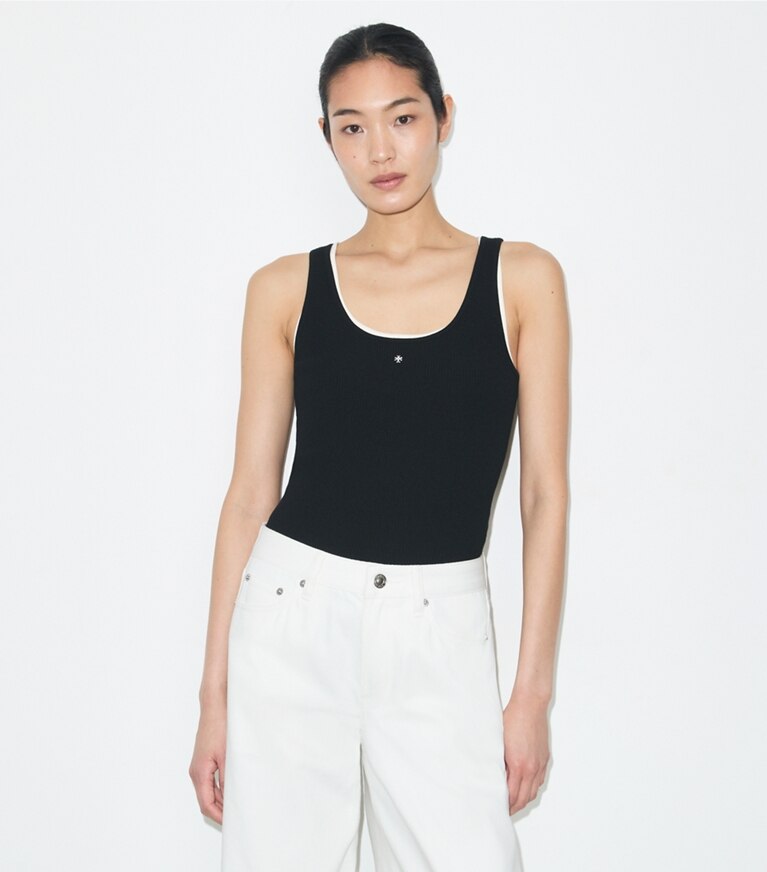 Tory Burch diseñador tops Remera sin mangas de punto de viscosa en Black detalle en modelo