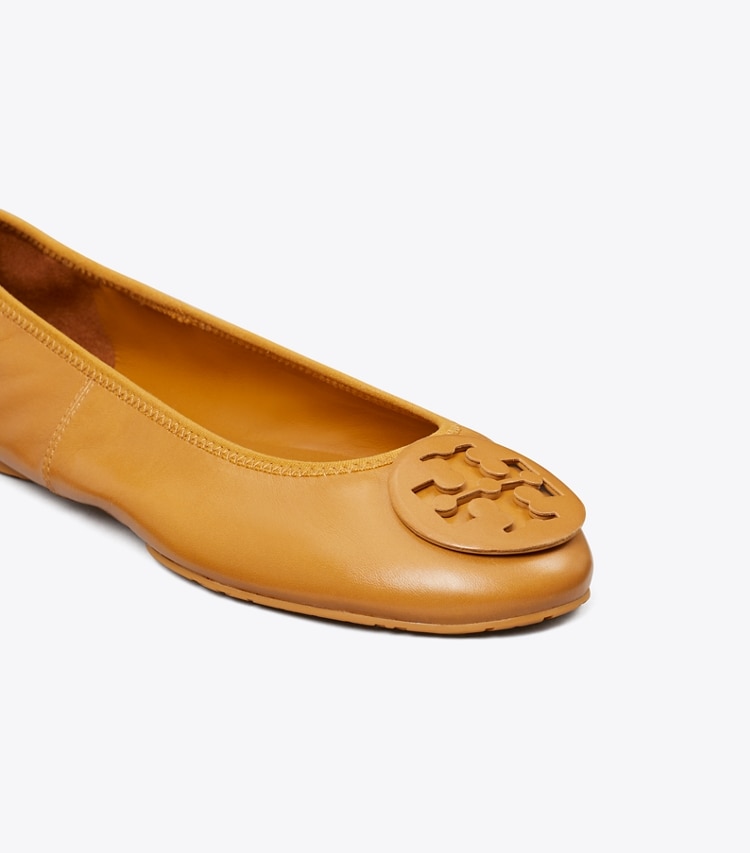 Tory Burch designer flats Reva Travel Ballet in WALNUT / WALNUT detail