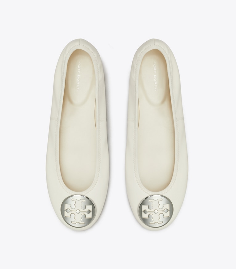 Tory Burch designer flats Reva Travel Ballet in LIGHT CREAM / GOLD angle