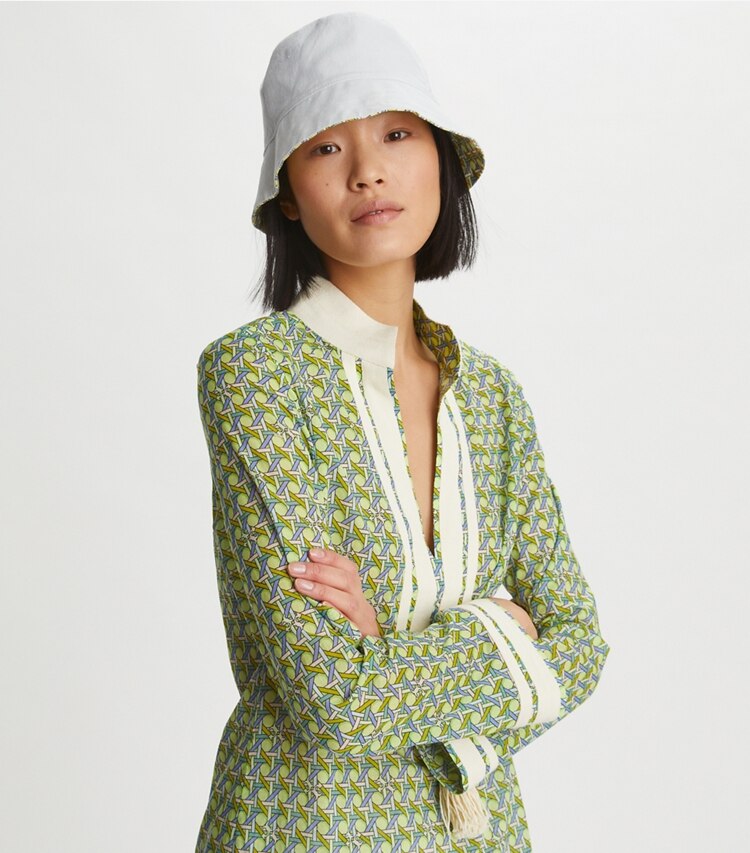 Tory Burch designer hats Reversible Short-Brim Basket-Weave Bucket Hat  in Multi additional on model