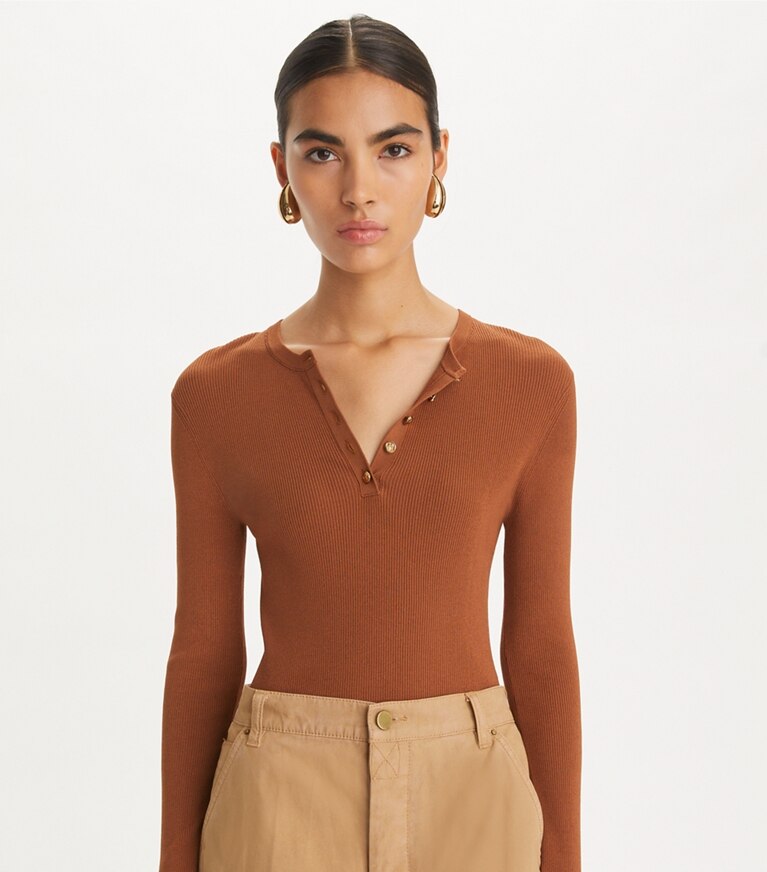 Tory Burch designer sweaters Ribbed Viscose Henley in Cinnamon on model detail