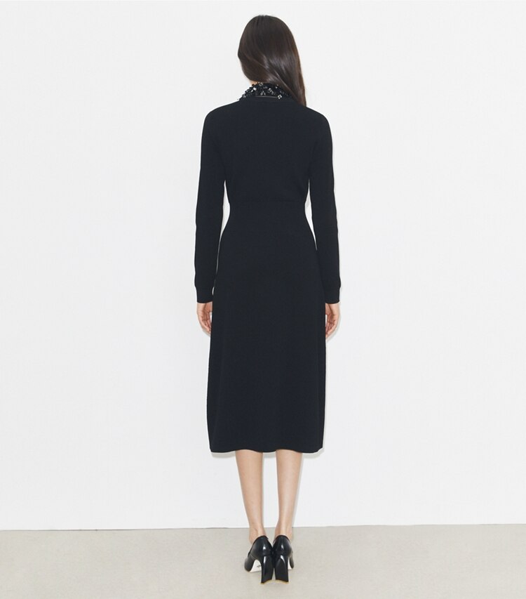 Tory Burch designer robes Robe à col orné dans Black sur modèle, de dos