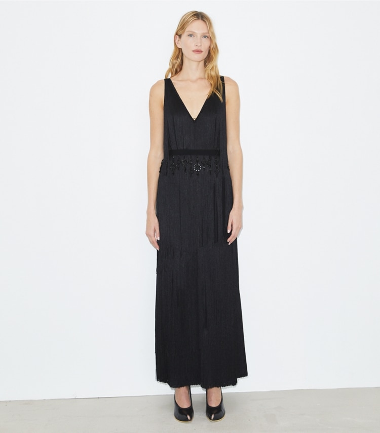 Tory Burch designer robes Robe à franges en viscose in Black sur mannequin, devant