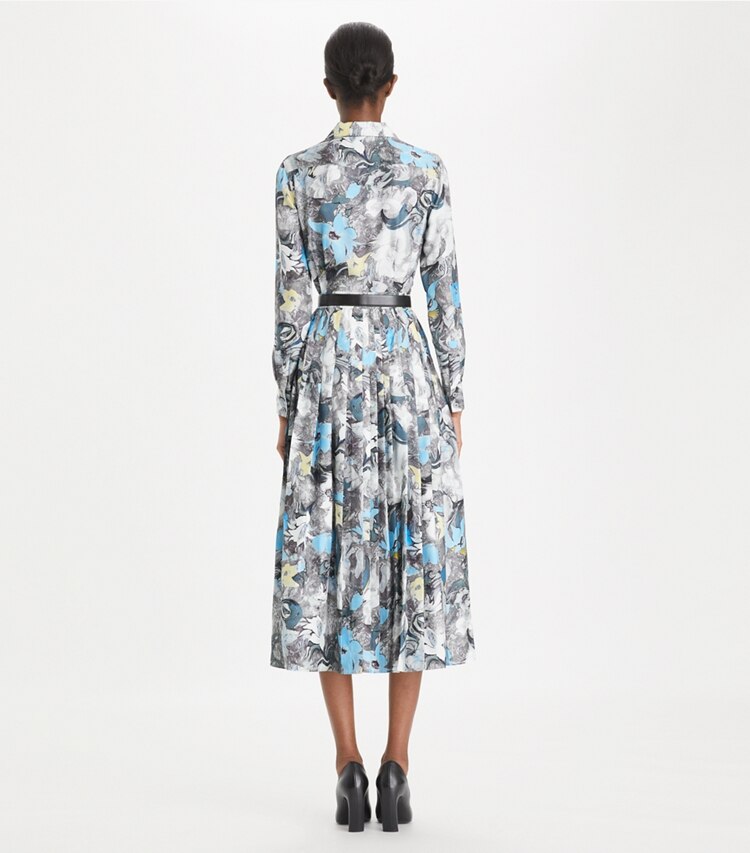 Tory Burch designer robes Robe à pinces en sergé de soie imprimée in Blue Abstract Floral on model back