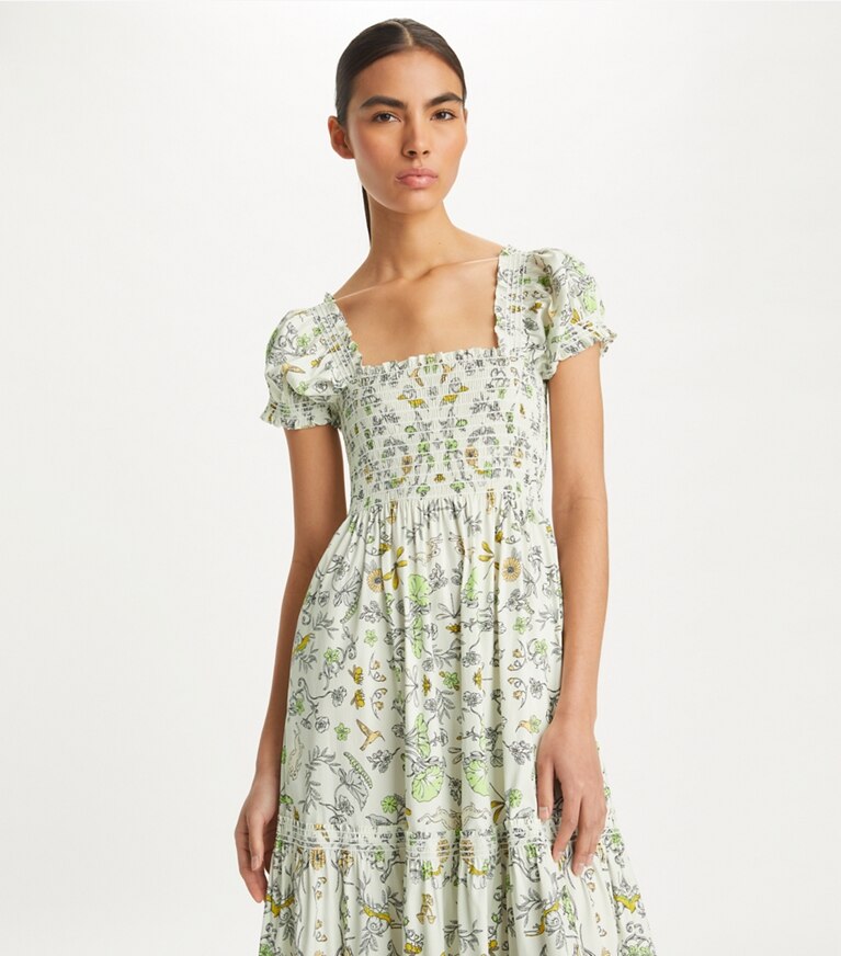 Tory Burch designer robes Robe à smocks en coton imprimé dans Beige Rabbit Field détail sur modèle