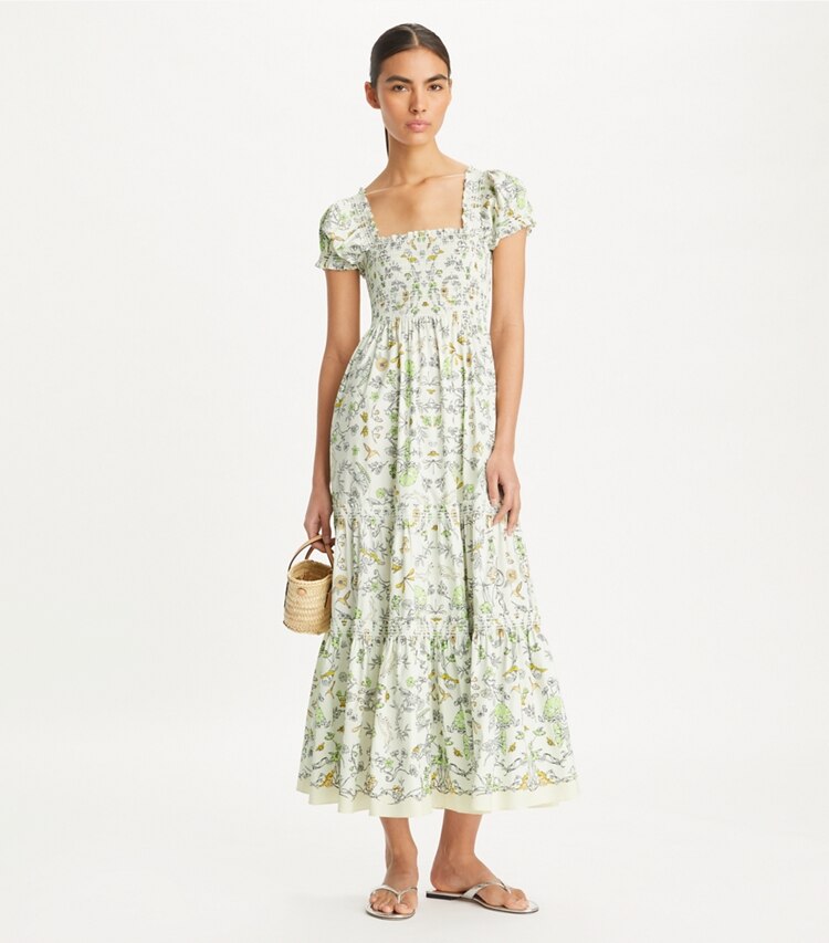 Tory Burch designer robes Robe à smocks en coton imprimé dans Beige Rabbit Field sur modèle, de face