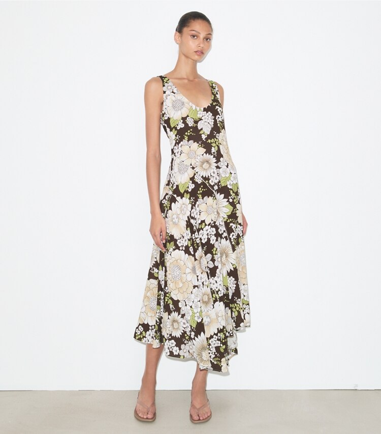 Tory Burch designer robes Robe asymétrique en viscose imprimée dans Brown Floral sur modèle, de face