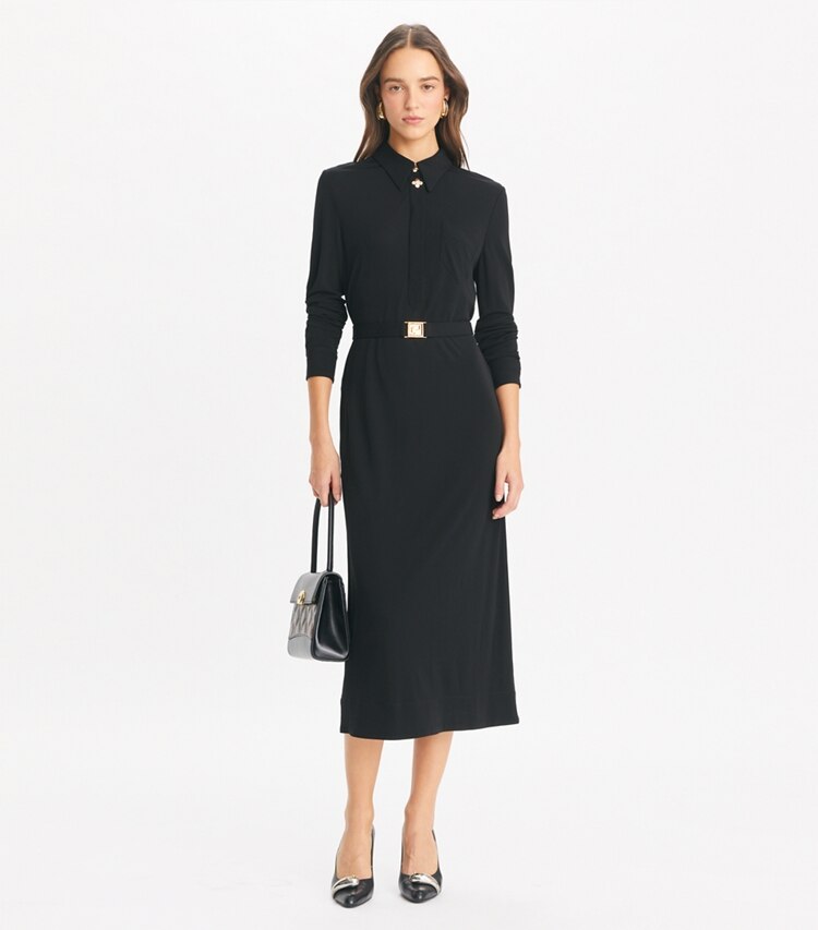 Tory Burch designer robes Robe chemise en jersey à ceinture in Black sur mannequin, devant