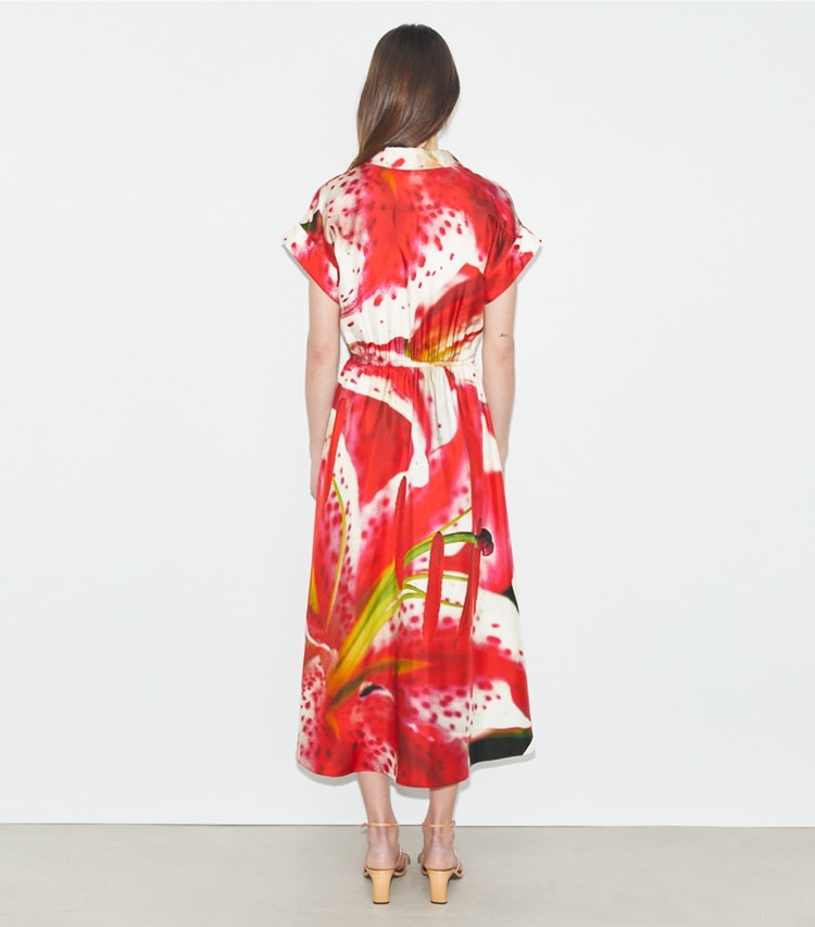 Tory Burch designer robes Robe chemise en sergé de soie imprimé in Pink Lily on model back