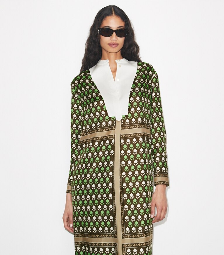 Tory Burch designer robes Robe-chemise en soie in Chocolate Pomegranate on model detail