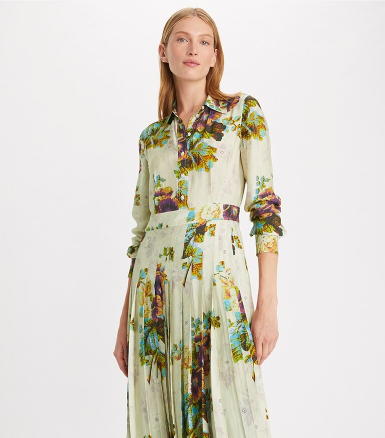 Tory Burch designer robes Robe chemise plissée in Purple Traditional Floral on model detail