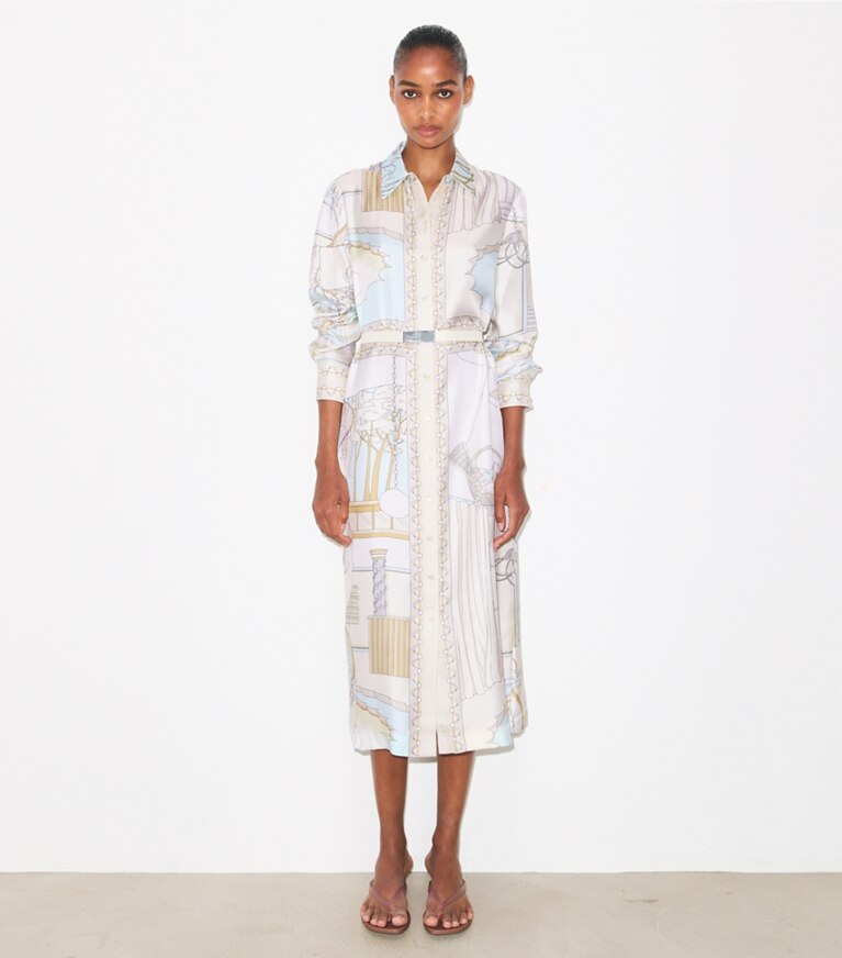 Tory Burch designer robes Robe chemisier en soie imprimée dans The Pool Beige sur modèle, de face