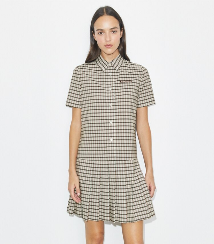 Tory Burch designer robes Robe de golf à carreaux, à taille basse et plissée dans Ivory / Black Plaid détail sur modèle