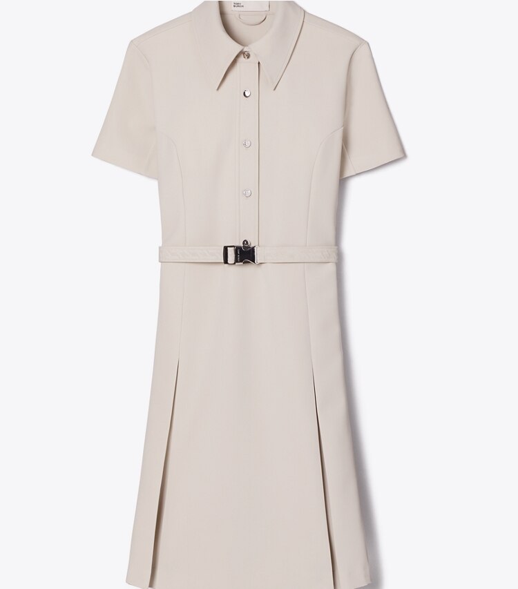 Tory Burch designer robes Robe de golf à manches courtes et à pinces dans Stone de face