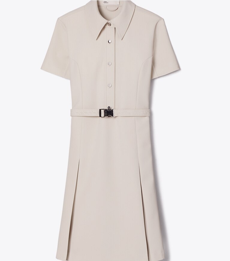 Tory Burch designer robes Robe de golf à manches courtes et à pinces dans Stone de face