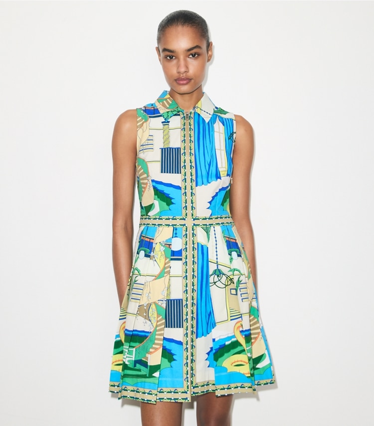 Tory Burch designer robes Robe de golf imprimée in The Pool Blue on model detail