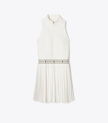Tory Burch designer robes Robe de tennis plissée à col zippé in Snow White front