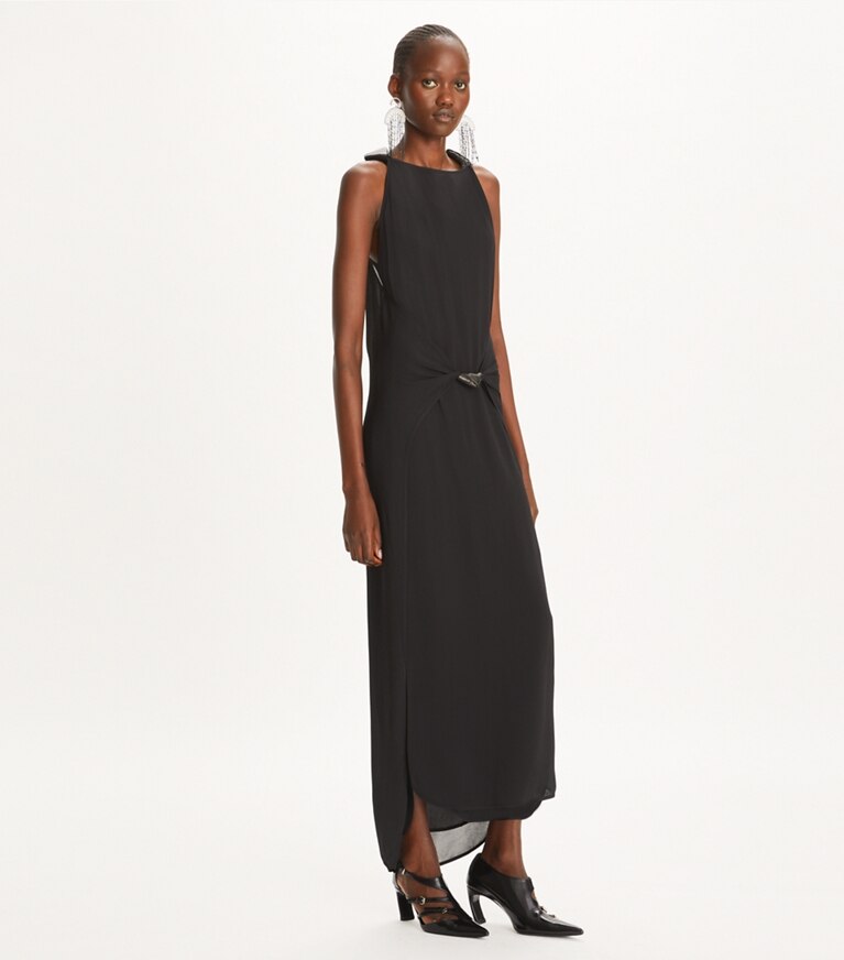 Tory Burch designer robes Robe en crêpe à nœud dans Black sur modèle, de face
