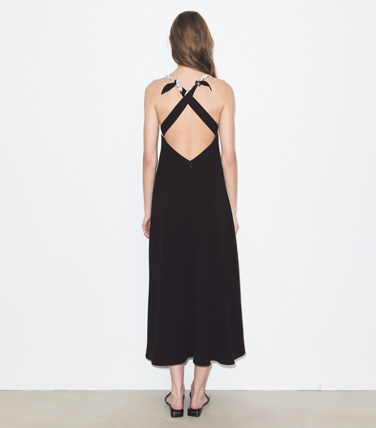 Tory Burch designer robes Robe en crêpe à nouer au dos dans Black sur modèle, de dos
