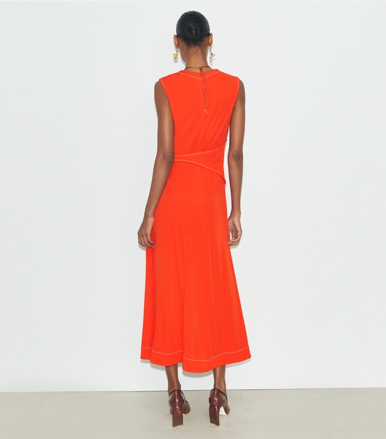 Tory Burch designer robes Robe en jersey à ceinture in Deep Poppy on model back