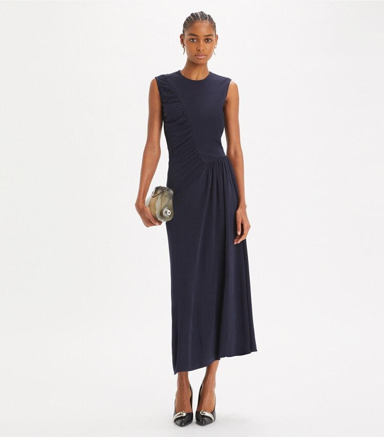Tory Burch designer robes Robe en jersey de crêpe in Medium Navy sur mannequin, devant