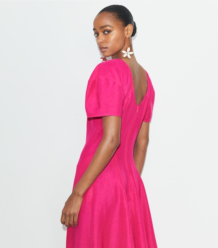 Tory Burch designer robes Robe en lin à manches ballon dans Bold Pink détail sur modèle