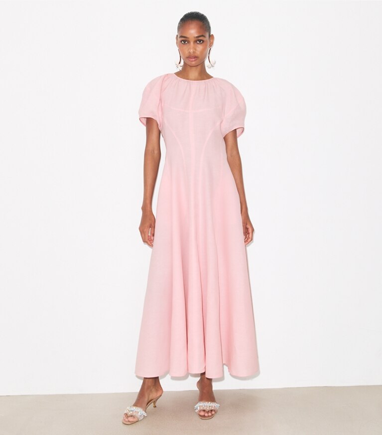 Tory Burch designer robes Robe en lin à manches ballon dans Light Pink sur modèle, de face