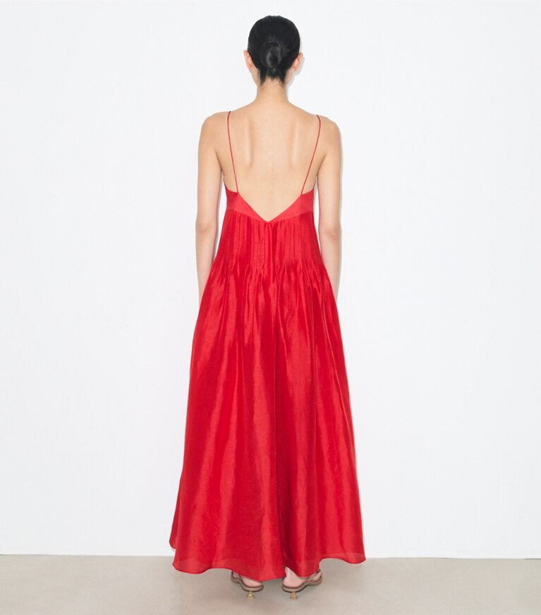 Tory Burch designer robes Robe en lin in Bright Red on model back