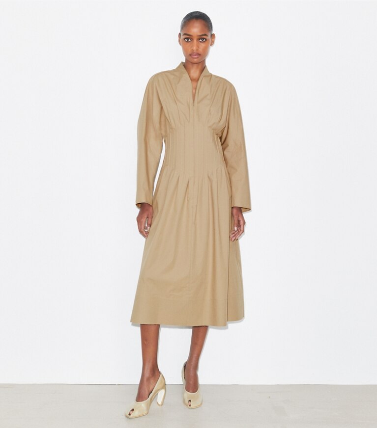 Tory Burch designer robes Robe en popeline dans Taupe Gray sur modèle, de face