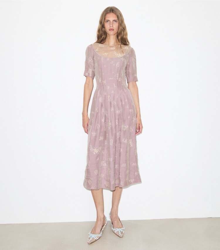 Tory Burch designer robes Robe en soie brodée dans Lilac sur modèle, de face