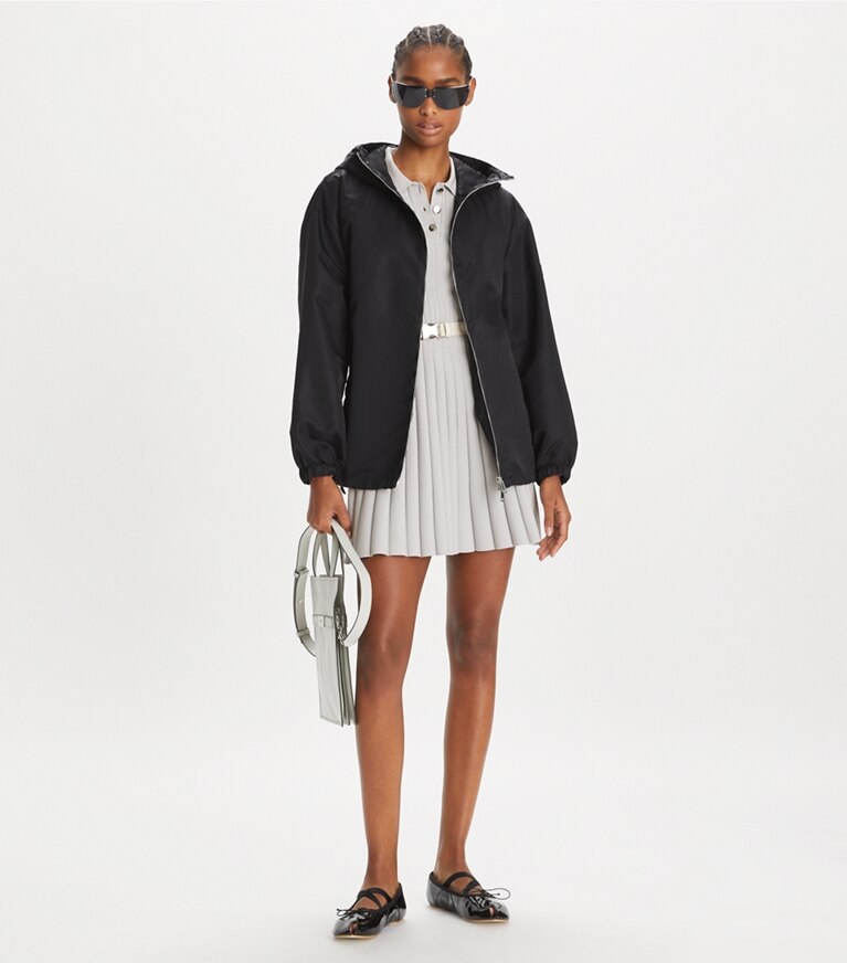 Tory Sport designer robes Robe polo en viscose tricotée dans Dewy Gray supplémentaire sur le modèle