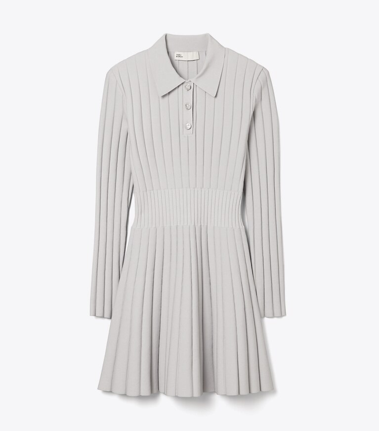 Tory Sport designer robes Robe polo en viscose tricotée dans Dewy Gray de face