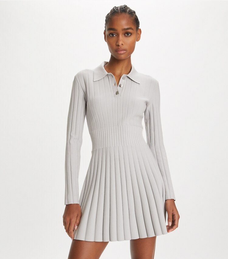 Tory Sport designer robes Robe polo en viscose tricotée dans Dewy Gray détail sur modèle