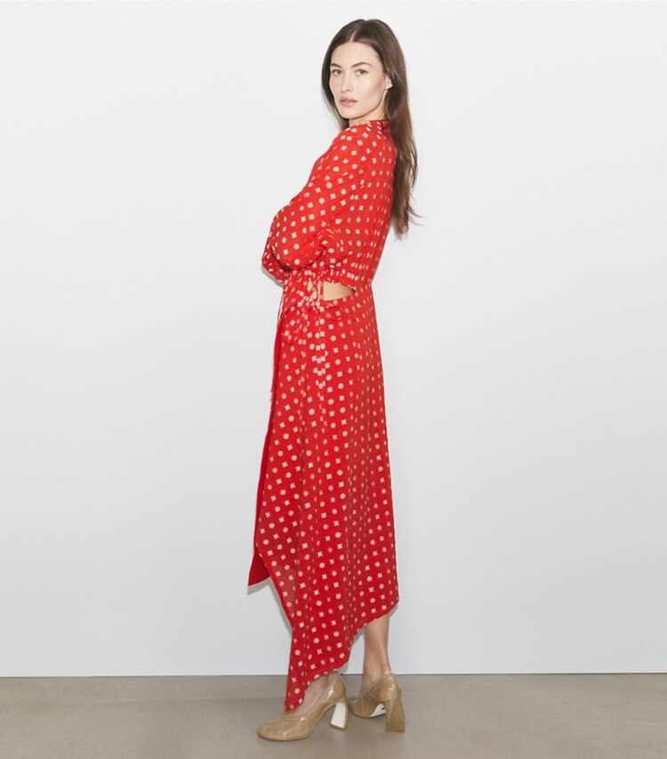 Tory Burch designer robes Robe portefeuille en jacquard in Pepperoncini Nothing Ditsy sur mannequin, devant