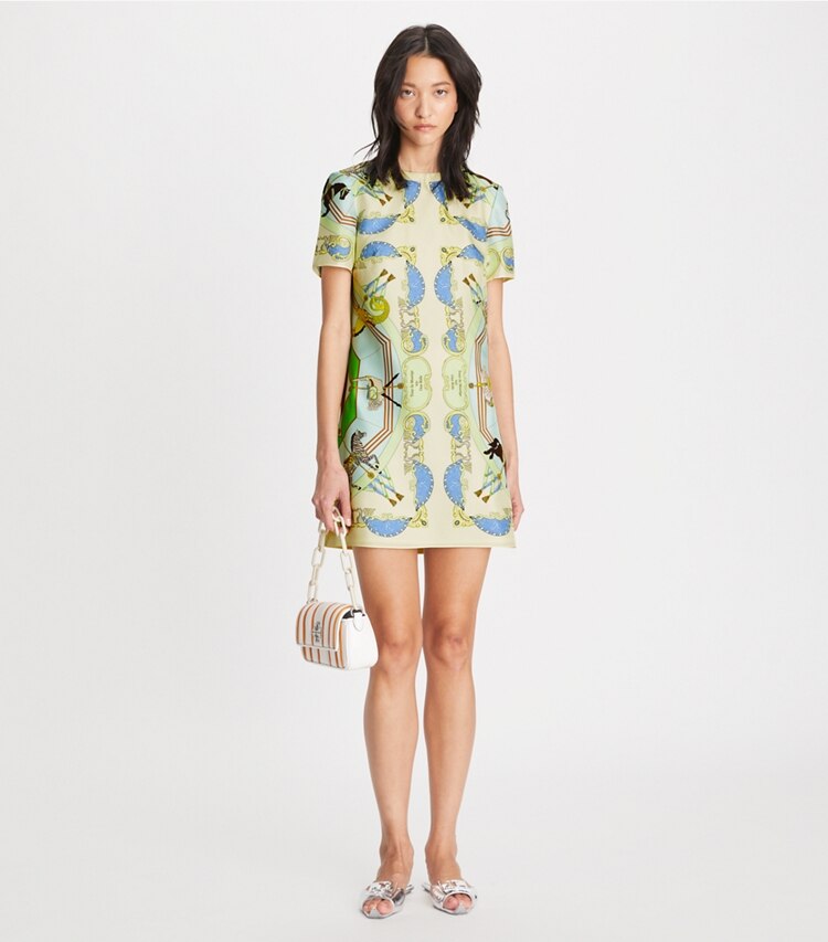 Tory Burch designer robes Robe t-shirt à devant en soie dans Blue Multi sur modèle, de face