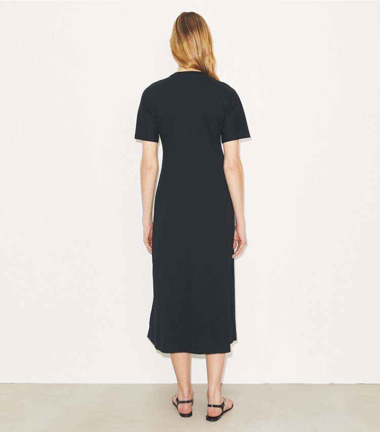 Tory Burch designer robes Robe t-shirt en coton dans Black sur modèle, de dos