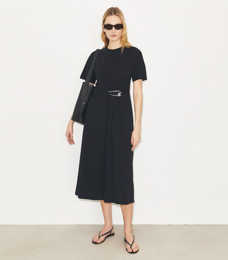 Tory Burch designer robes Robe t-shirt en coton dans Black sur modèle, de face