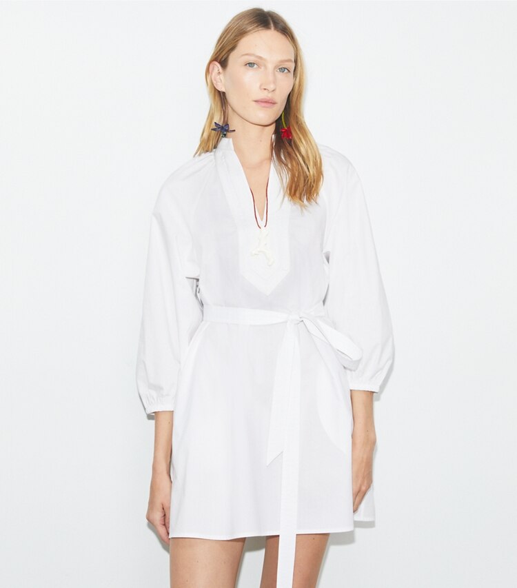 Tory Burch designer paréos Robe tunique à manches bouffantes in White / White on model detail
