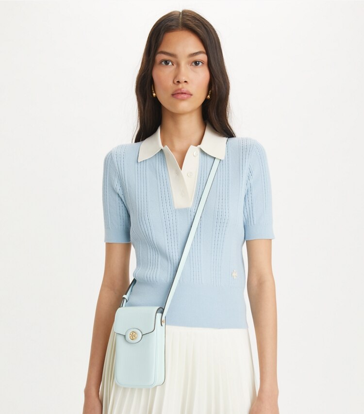 Tory Burch designer ミニバッグ ロビンソン クロスハッチ フォン クロスボディ in Summit accessory on model